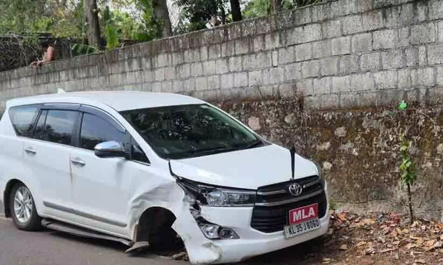 Mani C Kappan MLAs car collides with another car