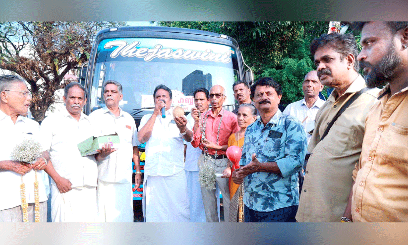 സമരം ഫലം കണ്ടു; ഗോശ്രീ ബസ് നഗരത്തിലെത്തി സമരം ഫലം കണ്ടു; ഗോശ്രീ ബസ് നഗരത്തിലെത്തി