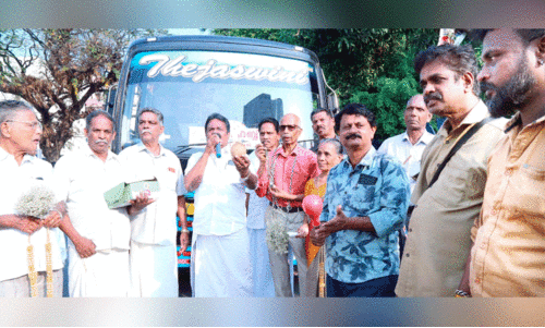 സ​മ​രം ഫ​ലം ക​ണ്ടു; ഗോ​ശ്രീ ബ​സ് ന​ഗ​ര​ത്തി​ലെ​ത്തി