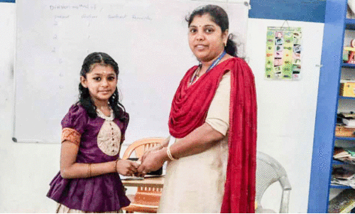 പിറന്നാള്‍; സ്കൂളിലെ മുഴുവൻ കുട്ടികൾക്കും പച്ചക്കറി വിത്ത്​ നല്‍കി അഞ്ചാം ക്ലാസുകാരി