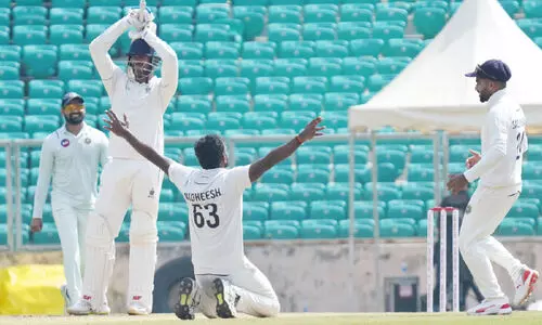 നിധീഷിലേറി കേരളം; അഞ്ച് വിക്കറ്റ്; രഞ്ജിയിൽ മധ്യപ്രദേശ് 160 റൺസിന് പുറത്ത്