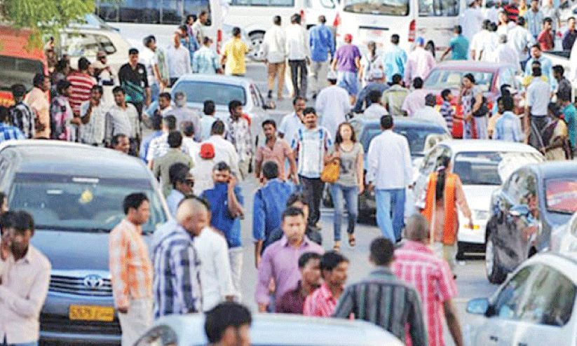 സ്വ​ദേ​ശി​വ​ത്ക​ര​ണം; പ്ര​വാ​സി തൊ​ഴി​ലാ​ളി​ക​ളു​ടെ ​എ​ണ്ണ​ത്തി​ൽ ഇ​ടി​വ്