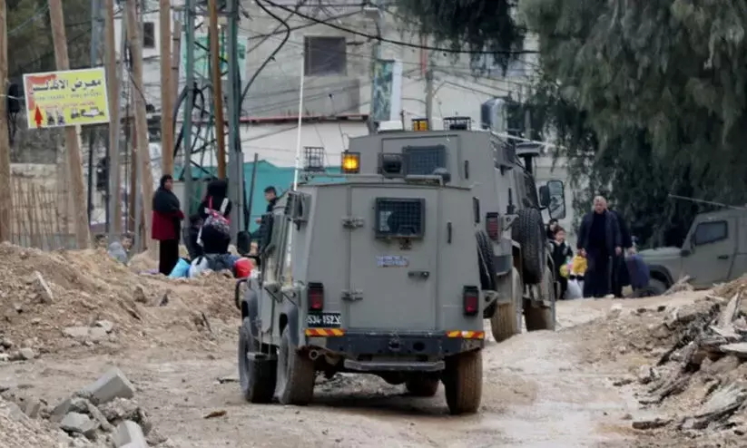 ഗസ്സയിൽ നിർത്തിയപ്പോൾ വെസ്റ്റ് ബാങ്കിൽ കടുപ്പിച്ച് ഇസ്രായേൽ; ഗസ്സയിൽ മൃതദേഹങ്ങൾക്കായി പരക്കംപാച്ചിൽ ഗസ്സയിൽ നിർത്തിയപ്പോൾ വെസ്റ്റ് ബാങ്കിൽ കടുപ്പിച്ച് ഇസ്രായേൽ; ഗസ്സയിൽ മൃതദേഹങ്ങൾക്കായി പരക്കംപാച്ചിൽ