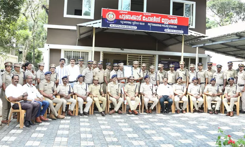 ആലപ്പുഴ ജില്ലയിലെ പട്ടണക്കാട്, മുഹമ്മ പൊലീസ് സ്റ്റേഷനുകൾക്ക് ഐ.എസ്.ഒ അംഗീകാരം ആലപ്പുഴ ജില്ലയിലെ പട്ടണക്കാട്, മുഹമ്മ പൊലീസ് സ്റ്റേഷനുകൾക്ക് ഐ.എസ്.ഒ അംഗീകാരം