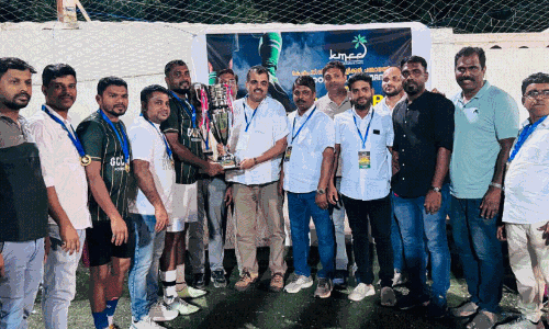 പു​ളി​ക്ക​ൽ കെ.​എം.​സി.​സി സോ​ക്ക​ർ ഫെ​സ്​​റ്റ്; കൊ​ടി​കു​ത്തി​പ​റ​മ്പ് ഏ​രി​യ ജേ​താ​ക്ക​ൾ