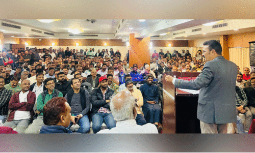 അ​ധി​കാ​രം നി​ല​നി​ർ​ത്താ​ൻ സി.​പി.​എം വ​ർ​ഗീ​യ ചേ​രി​തി​രി​വി​ന് ശ്ര​മി​ക്കു​ന്നു -ഷാ​ഫി ചാ​ലി​യം