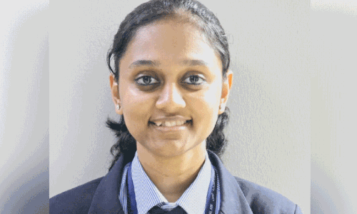 ശൈ​ഖ് ഹം​ദാ​ൻ അ​വാ​ർ​ഡ് കരസ്ഥമാക്കി  അ​പ​ർ​ണ അ​നി​ൽ നാ​യ​ർ​