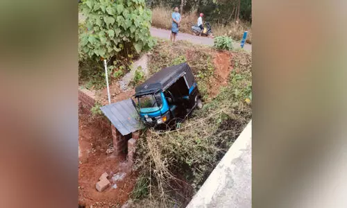 കെ​ണി​യൊ​രു​ക്കി വ​ള​വ്