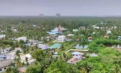 മുനമ്പത്ത് ജുഡീഷ്യൽ കമീഷനെ നിയമിച്ചത് എന്ത് അധികാരത്തിലെന്ന് സർക്കാറിനോട് ഹൈകോടതി