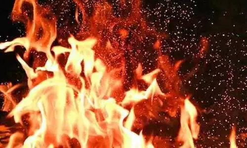 വിവാഹ മോചന ഹരജി പിൻവലിക്കാൻ തയ്യാറായില്ല; ഭാര്യയുടെ വീടിന് മുന്നിൽ ഭർത്താവ് തീകൊളുത്തി മരിച്ചു