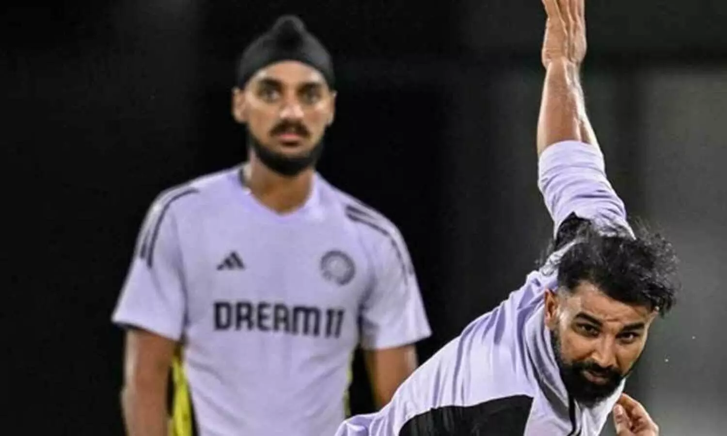 ഷമി പുറത്ത് തന്നെ, സുന്ദറും ജുറേലും ടീമിൽ; ചെ​ന്നൈയിൽ ടോസ് നേടിയ ഇന്ത്യ ബൗളിങ് തെരഞ്ഞെടുത്തു