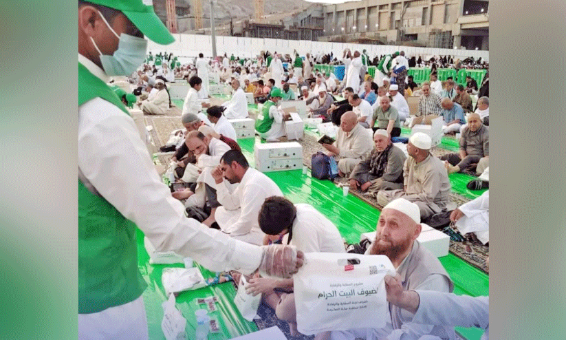 മക്ക ഹറമിലെ ഇഫ്താർ വിരുന്നിൽ കലോറി കുറഞ്ഞ ഭക്ഷണം ഉൾപ്പെടുത്തണം മക്ക ഹറമിലെ ഇഫ്താർ വിരുന്നിൽ കലോറി കുറഞ്ഞ ഭക്ഷണം ഉൾപ്പെടുത്തണം