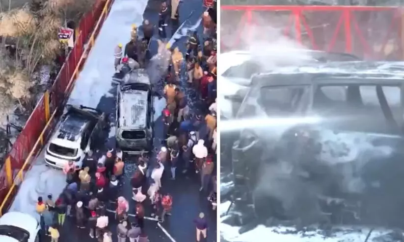 കുംഭമേളക്കിടെ പ്രയാഗ്രാജിൽ വീണ്ടും തീപിടിത്തം; വാഹനങ്ങൾ കത്തിനശിച്ചു കുംഭമേളക്കിടെ പ്രയാഗ്രാജിൽ വീണ്ടും തീപിടിത്തം; വാഹനങ്ങൾ കത്തിനശിച്ചു