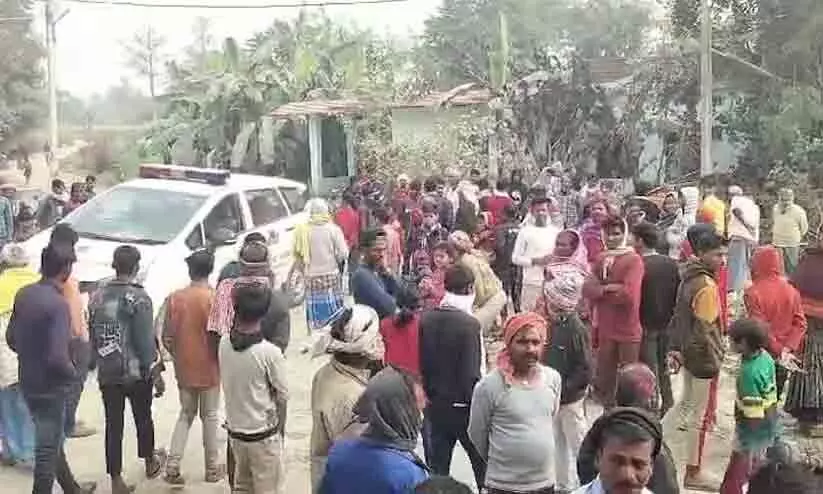 ബിഹാറിൽ മാനസിക വൈകല്യമുള്ള സഹോദരനെ ജ്യേഷ്ഠനും ഭാര്യയും മണ്ണെണ്ണ ഒഴിച്ച് തീകൊളുത്തി കൊന്നു ബിഹാറിൽ മാനസിക വൈകല്യമുള്ള സഹോദരനെ ജ്യേഷ്ഠനും ഭാര്യയും മണ്ണെണ്ണ ഒഴിച്ച് തീകൊളുത്തി കൊന്നു