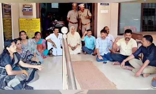 മധൂർ പഞ്ചായത്തിൽ ജീവനക്കാരില്ല; പ്രതിഷേധവുമായി ജനപ്രതിനിധികൾ