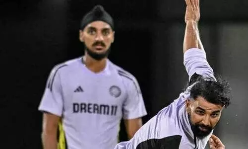 ഷമി പുറത്ത് തന്നെ, സുന്ദറും ജുറേലും ടീമിൽ; ചെ​ന്നൈയിൽ ടോസ് നേടിയ ഇന്ത്യ ബൗളിങ് തെരഞ്ഞെടുത്തു