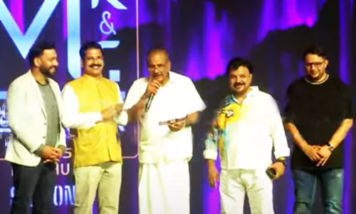 ചുപ് ചുപ് ചൽനേ മേ ക്യാ റാസ്‌ ഹൈ; കടുവ ഭീതിക്കിടെ ഫാഷൻ ഷോയിൽ ഹിന്ദിപാട്ടുമായി മന്ത്രി ശശീന്ദ്രൻ