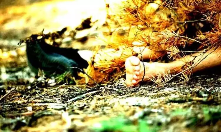 മരണപ്പെട്ടവന്റെ ചെരിപ്പുകൾ മരണപ്പെട്ടവന്റെ ചെരിപ്പുകൾ