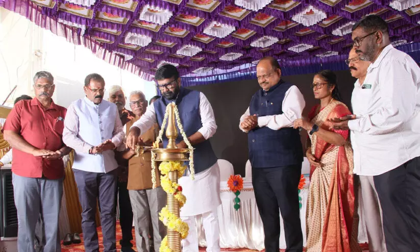 അ​ധ്യാ​പ​ക​ർ സ​മൂ​ഹ ശി​ൽ​പി​ക​ൾ -എ​ൻ.​എ. ഹാ​രി​സ് എം.​എ​ൽ.​എ