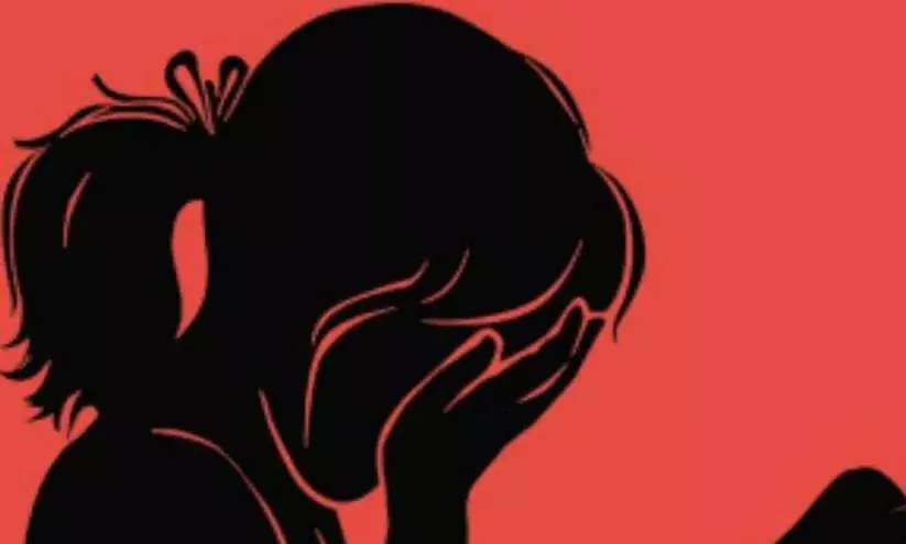 സ്പാ​യു​ടെ മ​റ​വി​ൽ പെ​ൺ​വാ​ണി​ഭം;    നാ​ലു​പേ​രെ പൊ​ലീ​സ് ക​സ്റ്റ​ഡി​യി​ലെ​ടു​ത്തു