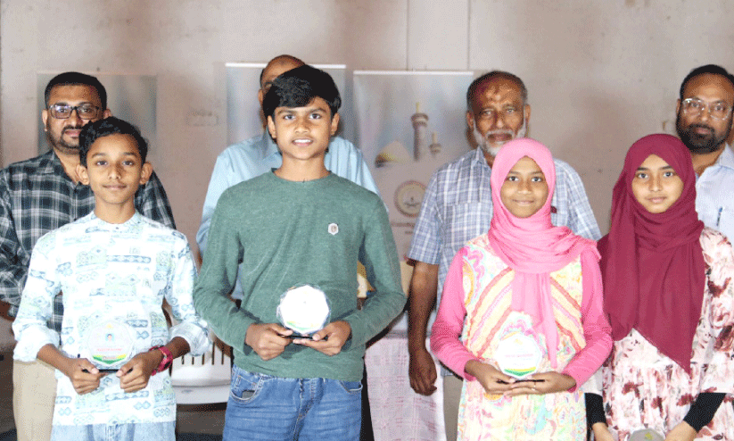 അ​ന്നൂ​ർ ത​ഹ്‌​ഫീ​ളു​ൽ ഖു​ർ​ആ​ൻ സ​മ്മാ​ന​ങ്ങ​ൾ വി​ത​ര​ണം ചെ​യ്തു