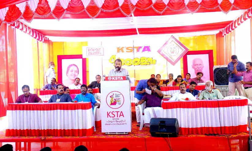 അധ്യാപകർക്കിടയിൽ ക്രിമിനൽ സ്വഭാവം വർധിക്കുന്നു –മന്ത്രി വി. ശിവൻകുട്ടി അധ്യാപകർക്കിടയിൽ ക്രിമിനൽ സ്വഭാവം വർധിക്കുന്നു –മന്ത്രി വി. ശിവൻകുട്ടി