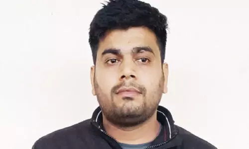 എ.പി.കെ ഫയലിലൂടെ പത്തുലക്ഷം തട്ടി; പ്രതിയെ യു.പിയിൽനിന്ന് പിടികൂടി മട്ടാഞ്ചേരി പൊലീസ് എ.പി.കെ ഫയലിലൂടെ പത്തുലക്ഷം തട്ടി; പ്രതിയെ യു.പിയിൽനിന്ന് പിടികൂടി മട്ടാഞ്ചേരി പൊലീസ്