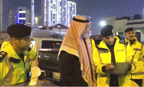 സു​ര​ക്ഷാ പ​രി​ശോ​ധ​ന​ക്ക് നേ​രി​ട്ടി​റ​ങ്ങി ആ​ഭ്യ​ന്ത​ര മ​ന്ത്രി