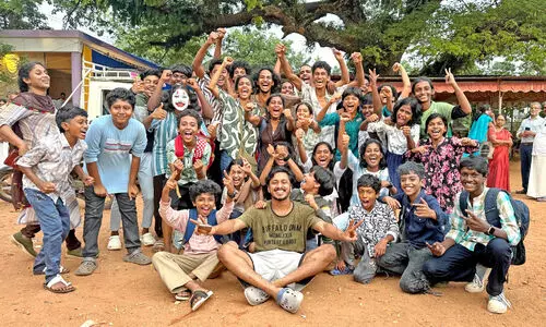 ഒരു നാട് കുറേ നാടകങ്ങൾ