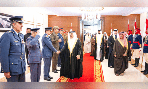 ഫ്രാ​ൻ​സ് സ​ന്ദ​ർ​ശ​ന​ത്തി​നു​ശേ​ഷം തി​രി​ച്ചെത്തി ഹ​മ​ദ്​ രാ​ജാ​വ്​