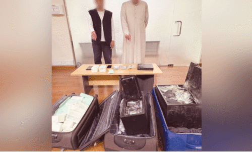 ക​ട​ലാ​സ് ക​റ​ൻ​സി​ ആ​ക്കി​ത്ത​രാ​മെ​ന്ന് പ​റ​ഞ്ഞ് ക​ബ​ളി​പ്പി​ച്ച ര​ണ്ടു പേ​ർ അ​റ​സ്റ്റി​ൽ