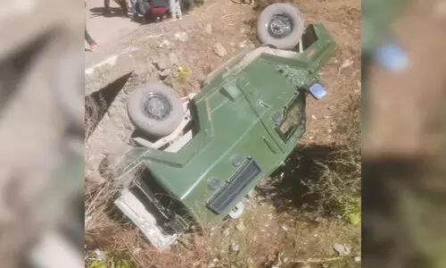 ജമ്മു കശ്മീരിൽ വാഹനാപകടത്തിൽ നാല് സൈനികർക്ക് പരിക്കേറ്റു