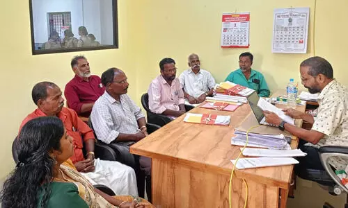 അട്ടപ്പാടിയിലെ ഭൂമി കൈയേറ്റം: മുഖ്യമന്ത്രി ആവശ്യപ്പെട്ടിട്ടും റിപ്പോർട്ട് നൽകാത്ത ഉദ്യോഗസ്ഥർക്കെതിരെ ആദിവാസികൾ