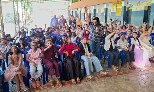 കഥകൾ പറഞ്ഞും പാവനാടകം കളിച്ചും ചങ്ങാതിക്കൂട്ടം