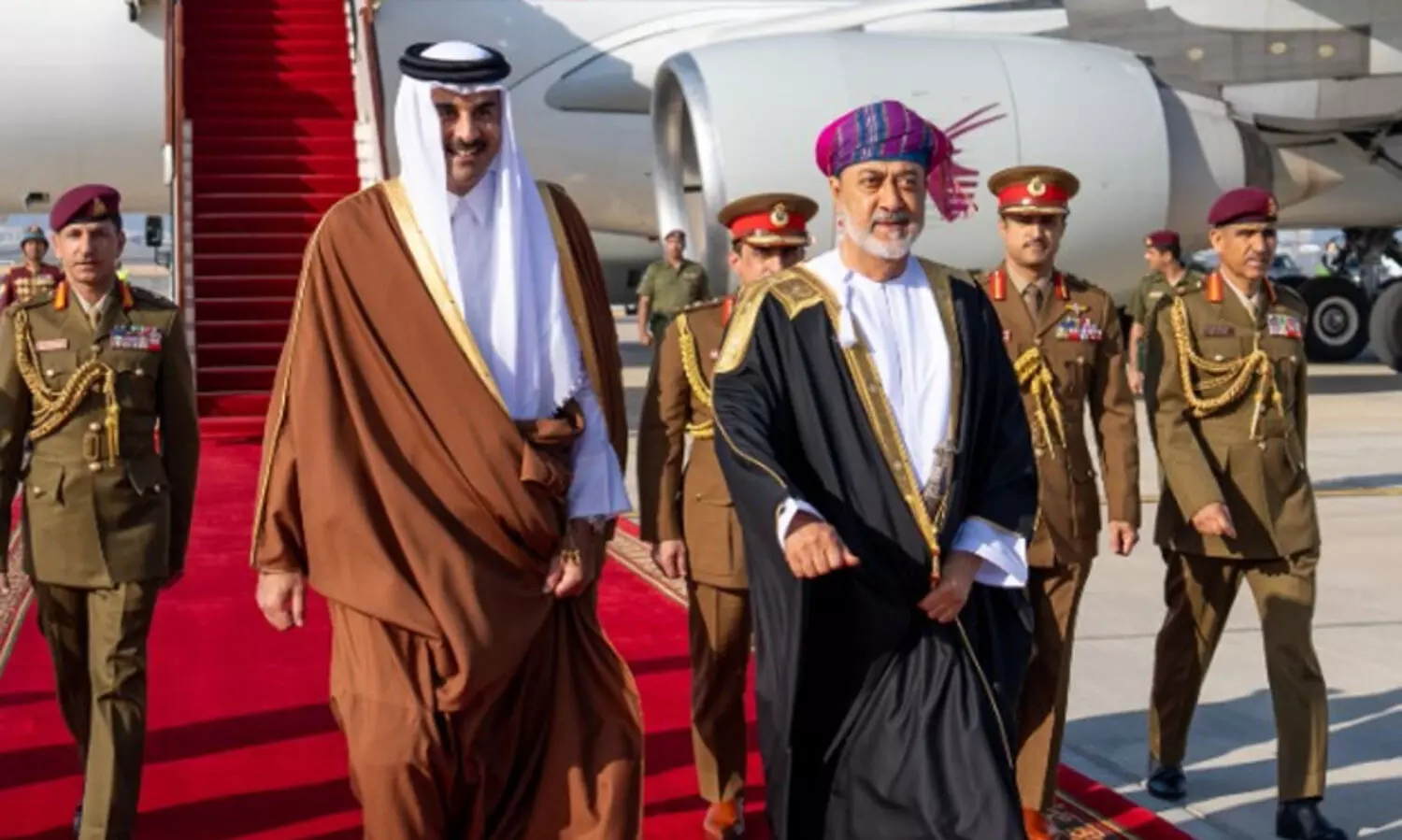 ഖത്തർ അമീറിന് ഒമാനിൽ ഉജ്ജ്വല വരവേൽപ്പ്