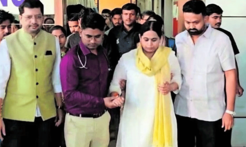 മ​ന്ത്രി ല​ക്ഷ്മി ഹെ​ബ്ബാ​ൾ​ക​ർ ആ​ശു​പ​ത്രി വി​ട്ടു