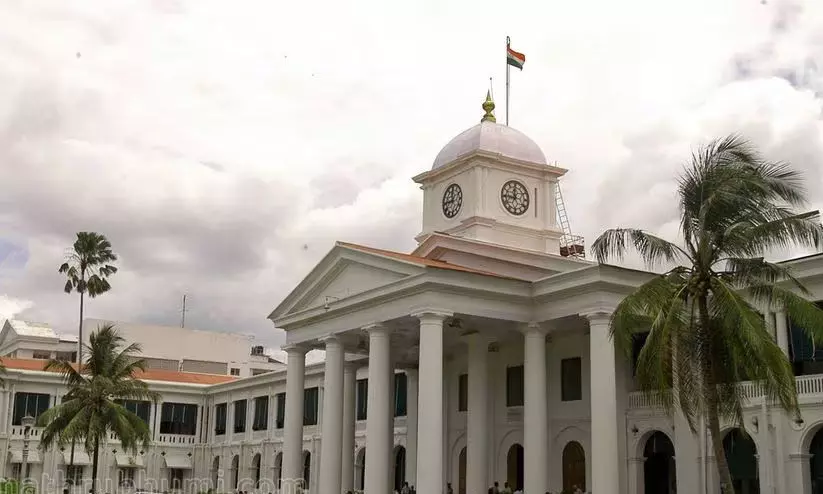 ഹൈകോടതി പ്ലീഡര്മാരുടെ വേതനം പരിഷ്ക്കരിച്ചു ഹൈകോടതി പ്ലീഡര്മാരുടെ വേതനം പരിഷ്ക്കരിച്ചു