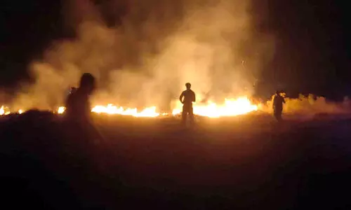 മാടായിപ്പാറയിൽ വൻ തീപിടിത്തം