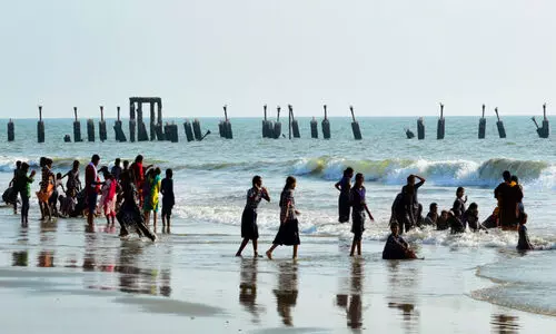 സുരക്ഷയില്ലാതെ കോഴിക്കോട് ബീച്ച്
