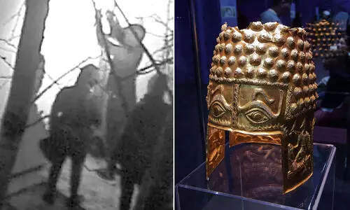 മ്യൂസിയത്തിന്റെ വാതിൽ ബോംബ് വെച്ച് തകർത്ത് 2,450 വർഷം പഴക്കമുള്ള സ്വർണ തലപ്പാവ് കവർന്നു