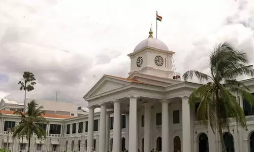 ഹൈകോടതി പ്ലീഡര്‍മാരുടെ വേതനം പരിഷ്ക്കരിച്ചു