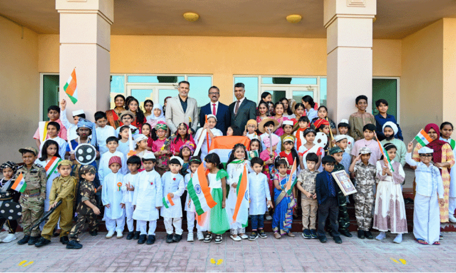 ശാ​ന്തി​നി​കേ​ത​ൻ സ്കൂ​ളി​ൽ റി​പ്പ​ബ്ലി​ക് ദി​നാ​ഘോ​ഷം