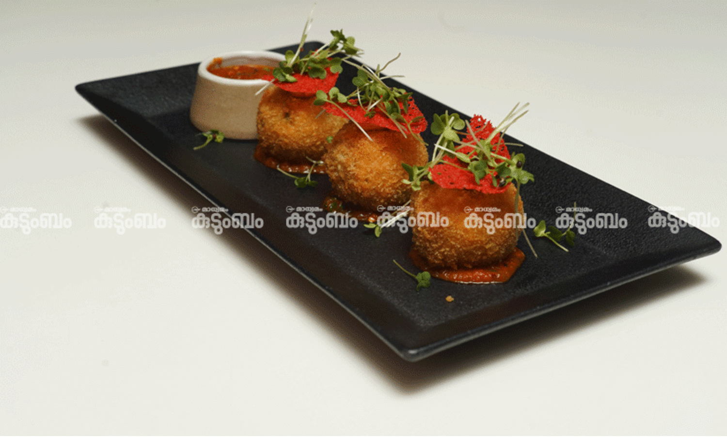 കോഴി കൊണ്ടുണ്ടാക്കാവുന്ന കിടിലൻ വിഭവം. ചിക്കൻ ക്രൊക്കറ്റ്സ് (chicken croquettes)