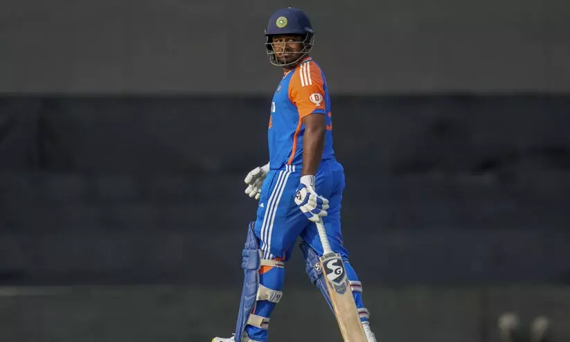 ‘സഞ്ജുവിന്റെ ബാറ്റിങ്ങിനെ ചോദ്യം ചെയ്യില്ല’; മോശം ഫോമിലും താരത്തെ പിന്തുണച്ച് മുൻ ഇംഗ്ലണ്ട് നായകൻ ‘സഞ്ജുവിന്റെ ബാറ്റിങ്ങിനെ ചോദ്യം ചെയ്യില്ല’; മോശം ഫോമിലും താരത്തെ പിന്തുണച്ച് മുൻ ഇംഗ്ലണ്ട് നായകൻ