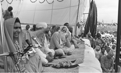 ഋതംബരയെ പുരസ്കരിക്കുമ്പോൾ...