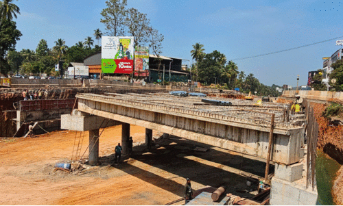 മലാപ്പറമ്പ് മേൽപാലം മാർച്ച് ആദ്യം തുറക്കും
