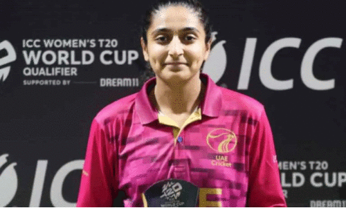 യു.​എ.​ഇ ക്യാ​പ്റ്റ​ൻ ഇ​ഷ ഓ​സ​ക്ക് ഐ.​സി.​സി പു​ര​സ്കാ​രം