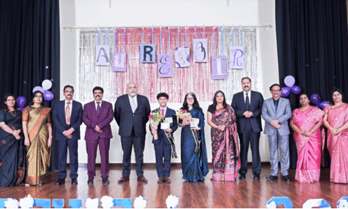 പ്ല​സ് ടു ​വി​ദ്യാ​ർ​ഥി​ക​ൾ​ക്ക് യാ​ത്ര​യ​യ​പ്പ് ന​ൽ​കി ന്യൂ ​ഇ​ന്ത്യ​ൻ സ്കൂ​ൾ ബ​ഹ്റൈ​ൻ