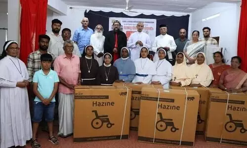 വീൽചെയർ വിതരണം