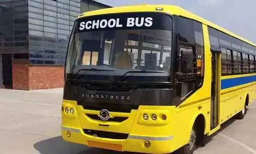 സ്കൂൾ ബസിൽ കത്തിക്കുത്ത്; ഒമ്പതാം ക്ലാസ് വിദ്യാർഥിക്ക് പരിക്ക്, പ്ലസ്‍വൺ വിദ്യാർഥി കസ്റ്റഡിയിൽ